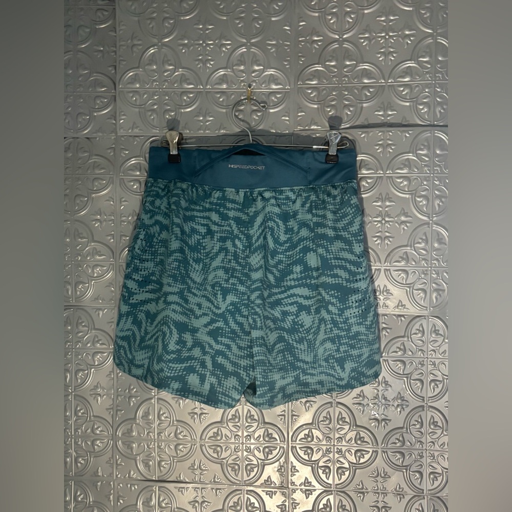 Under Armour Elite Launch Running Shorts Athletic Sporty snake print gym yoga